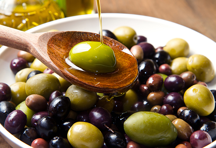 8 Benefits of consuming olive oil
