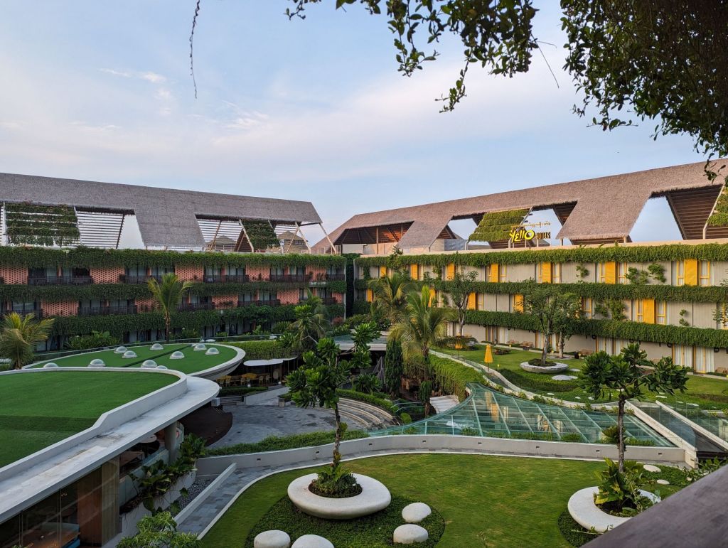 Courtyard at Beachwalk Residence